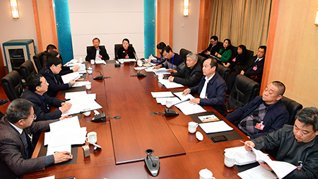 1月9日下午,政协委员分组审议《政协玉溪市第四届委员会常务委员会工作报告》《政协玉溪市第四届委员会常务委员会关于四届四次会议以来提案工作情况的报告》。 本报记者 曾永洪 摄ZYH_0864_看图王
